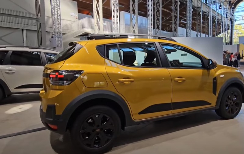 Ce are în plus Dacia cu „aripioare de rechin”: Sandero, cel mai bine vândută mașină din Europa I VIDEO