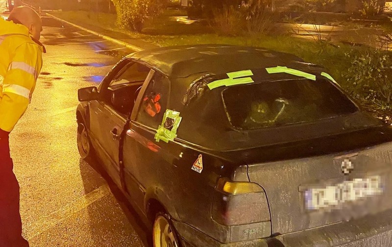 Un şofer din Constanţa, surprins de poliţişti când circula fără cauciucuri. Bărbatul s-a ales cu dosar penal