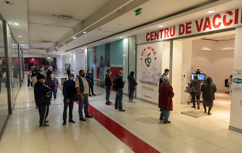 Număr fără precedent de vaccinări în România. Peste 111.000 de români s-au imunizat cu prima doză