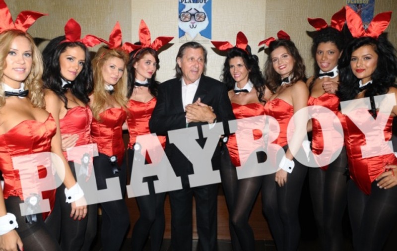 Foto | Cât de bine îi stă lui Ilie Năstase printre iepuraşi Playboy!