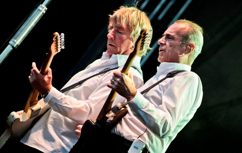 Veteranii rockului britanic, Status Quo vin la Bucureşti