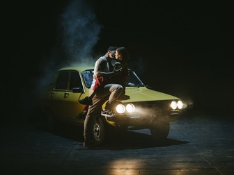 Imagine din spectacolul „Exil”. | Foto: Adi Bulboacă