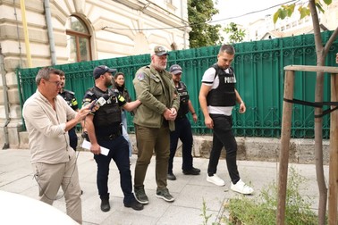 Tolea Ciumac a fost reținut de polițiști după o bătaie cu Dan Spartanu în Centrul Vechi din București. Foto: Dumitru Angelescu (Libertatea)