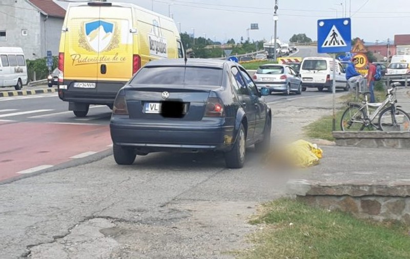 Bărbat mort pe marginea străzii, la Râureni. Medicii nu au putut să-l salveze