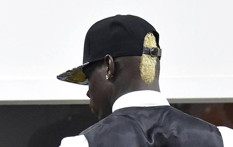 A șocat iarăși! SuperMario Balotelli și-a tras creastă blondă