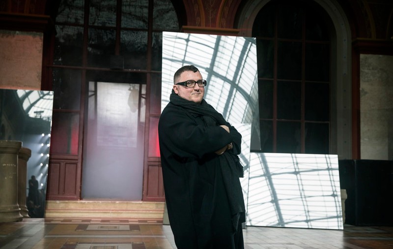A murit designerul Alber Elbaz, fost director de creaţie al casei de modă Lanvin