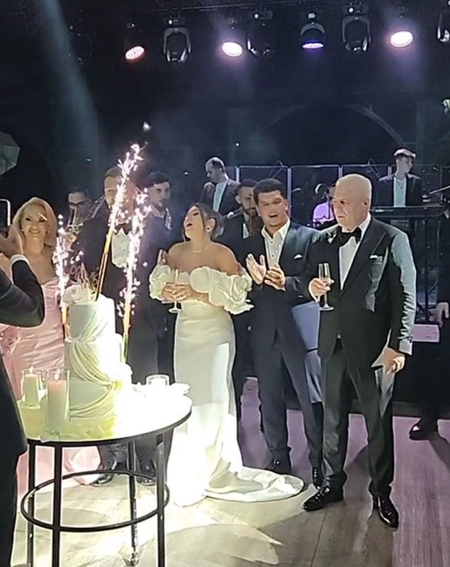 Imagini de la nunta lui Denis Drăguș cu Vanessa. Marius Șumudică le-a fost naș