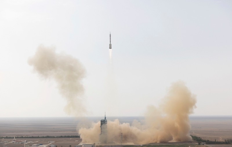 VIDEO | Momentul decolării rachetei chineze Shenzhou-16, cu primul astronaut civil la bord