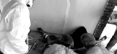 Momentul în care pacientului din Hârșova i se acordă îngrijiri medicale | sursa Facebook Spitalul Orășenesc Hârșova
