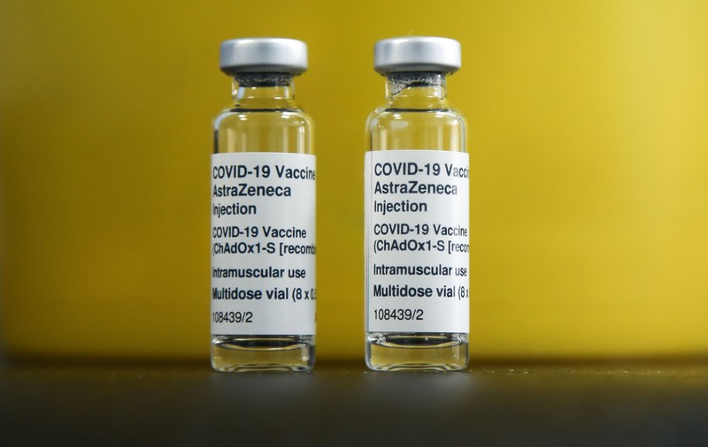 Peste 129.000 de doze de vaccin AstraZeneca ajung joi în România