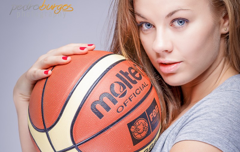 Claudia Pop, super sexy la Eurobasket: ”Mi s-a propus să pozez nud”