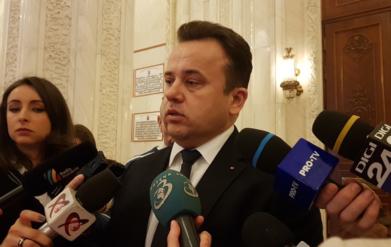 Proiect pentru introducerea obligativităţii acordării de burse pentru elevi