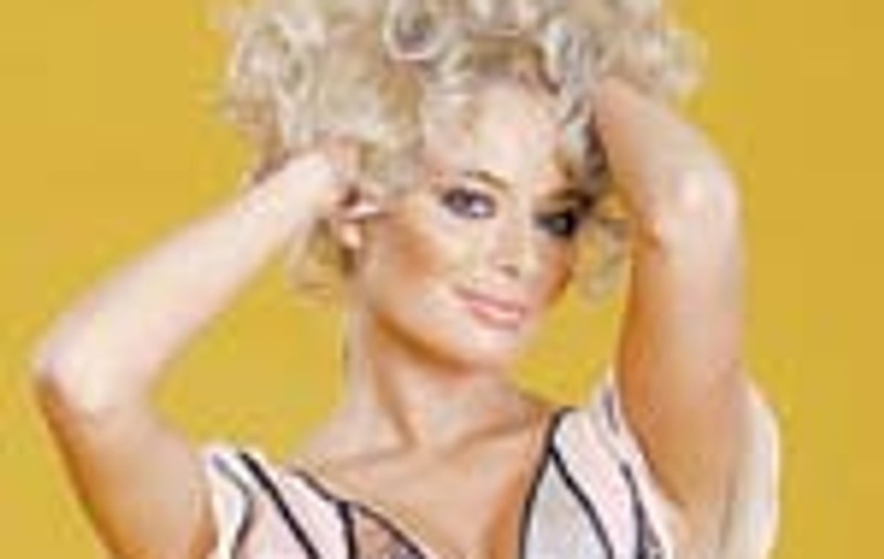 Celebritatea incepe la pagina 5
