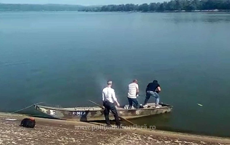 Trei albanezi au intrat ilegal în România cu barca, pe Dunăre. Fugarii intenționau să ajungă într-un stat din Uniunea Europeană