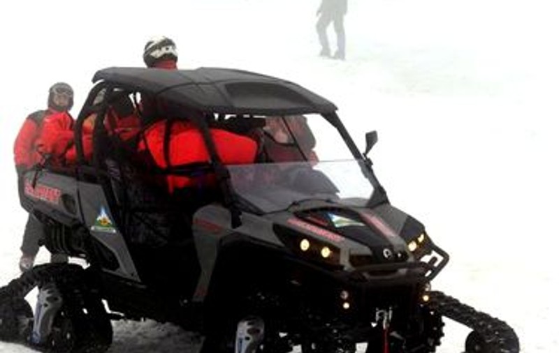 Trei tineri rătăciți cu ATV-urile în Munții Semenic, salvați de jandarmi