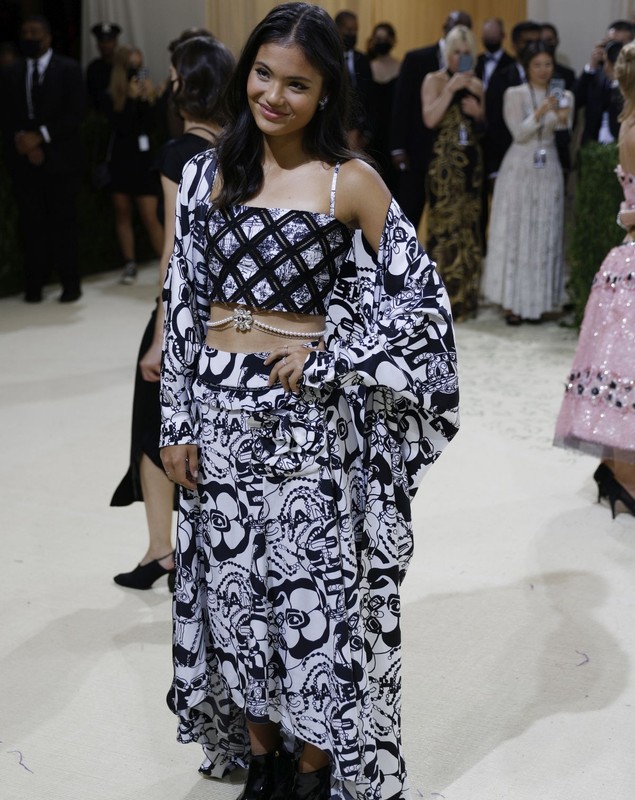 Emma Răducanu, la Met Gala 2021. Ce ținută a purtat noua vedetă a tenisului feminin, la evenimentul de la New York