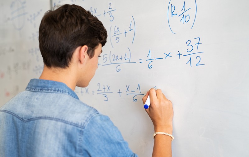 Structura anului școlar 2023-2024: când începe școala și când sunt vacanțele, potrivit proiectului propus de Ministerul Educației