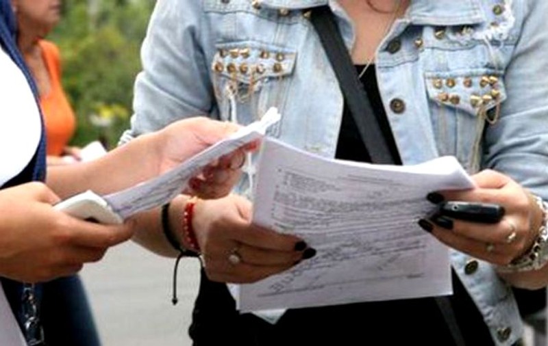 Elevii unei școli din Ploiești, induși în eroare la Evaluarea Națională la matematică. Un antet a afectat vizibilitatea la o problemă de geometrie