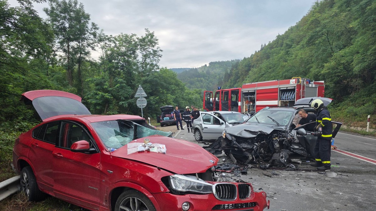 Accident petrecut la Veliko Târnovo, cu trei mașini.