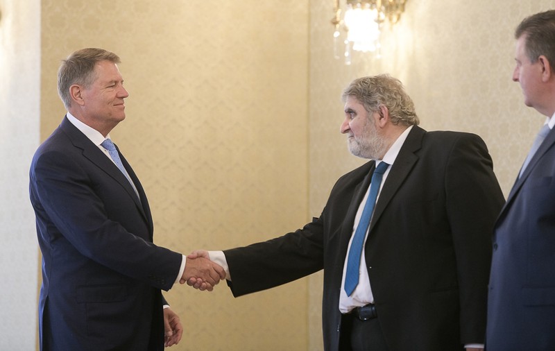Minorităţile vor interzicerea OUG-urilor în afara situaţiilor de calamitate şi propun moţiunea de cenzură care să numească direct un premier