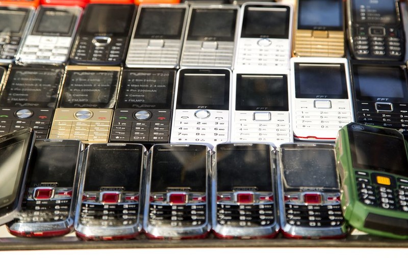 EXCLUSIV / Deținuții vorbesc nestingheriți din celule la telefoane mobile, pentru că nu există aparatură de bruiaj