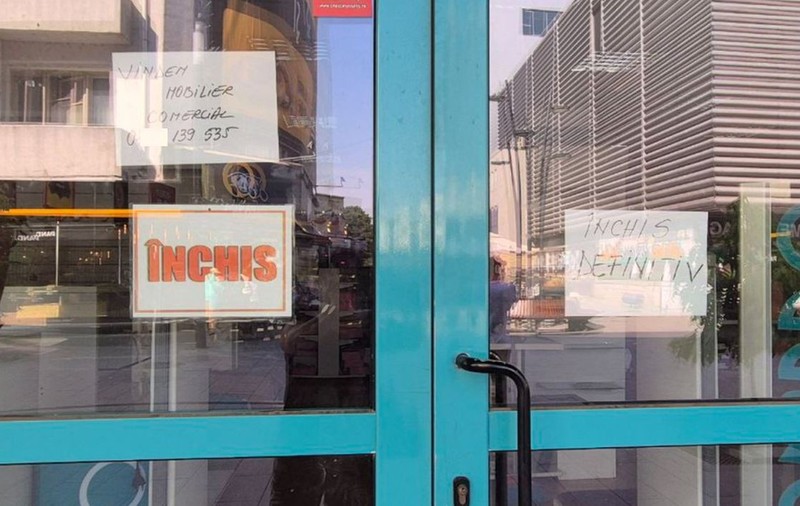 Un magazin celebru din Constanța s-a închis definitiv. Mobilierul, scos la vânzare