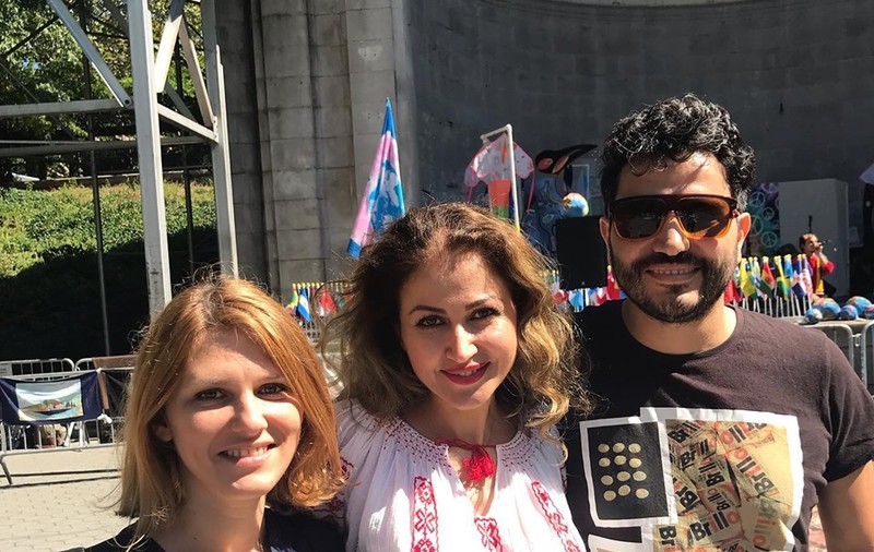 În port popular românesc, Anamaria Ferentz a încins hora printre americani, în Central Park din New York