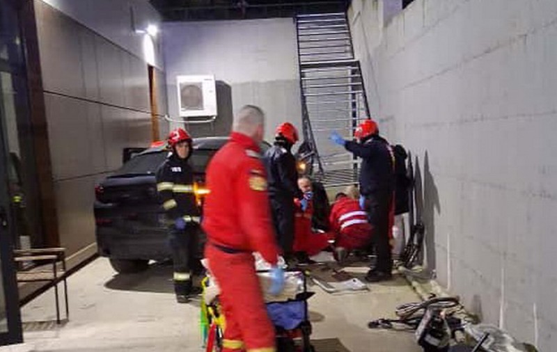 Șoferița care a ucis un tânăr în scaun cu rotile a încurcat pedala de frână cu accelerația, când încerca să-și parcheze BMW-ul în curtea centrului medical din Bihor