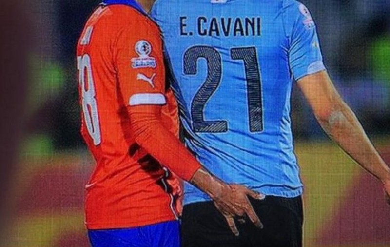 Gonzalo Jara, suspendat pentru gestul obsecen prin care l-a provocat pe Cavani