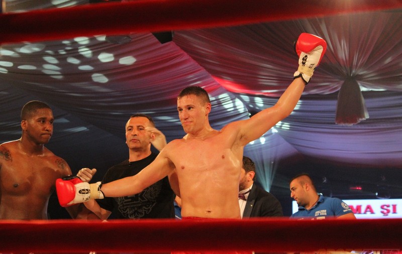 FOTO / Costum de lux pentru marele câştigător de la Superkombat Mamaia