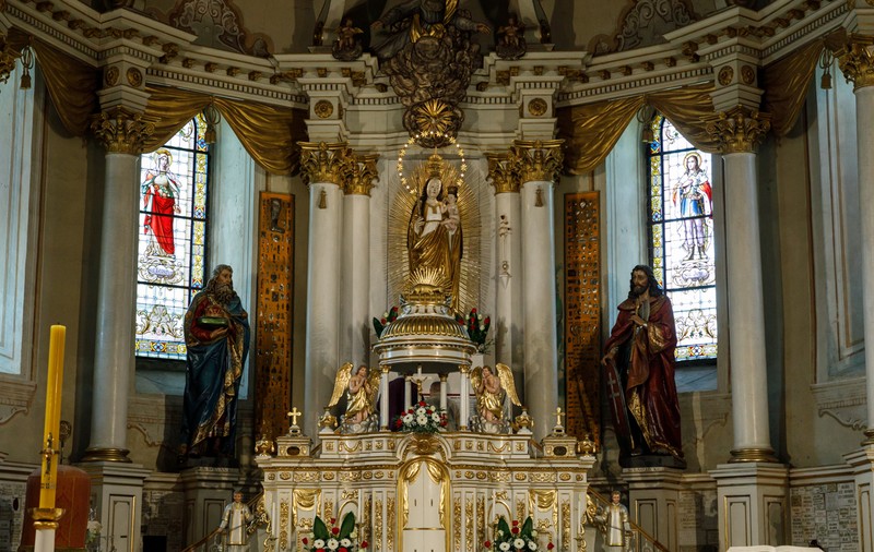 Cele nouă vieți ale statuii Fecioarei Maria de la Șumuleu. Cinci secole văzute de la 2,27 metri înălțime