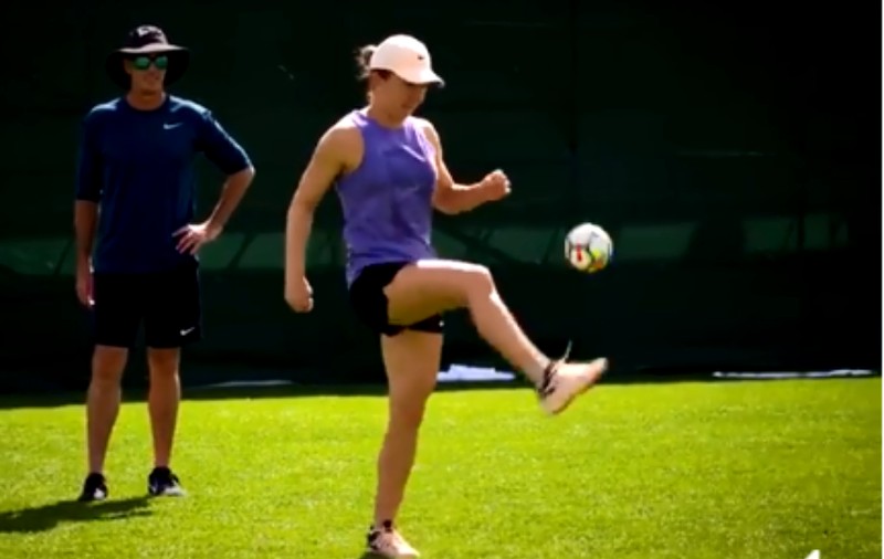 Simona Halep, invitată să joace fotbal în echipa vedetelor, la ”Meciul Stelelor de Crăciun”, de sâmbătă, de la Brașov