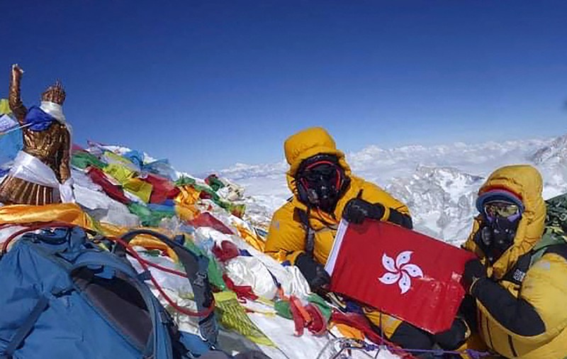 O alpinistă din Hong-Kong a devenit cea mai rapidă femeie care a escaladat Everestul. În câte ore a urcat pe „acoperișul lumii”