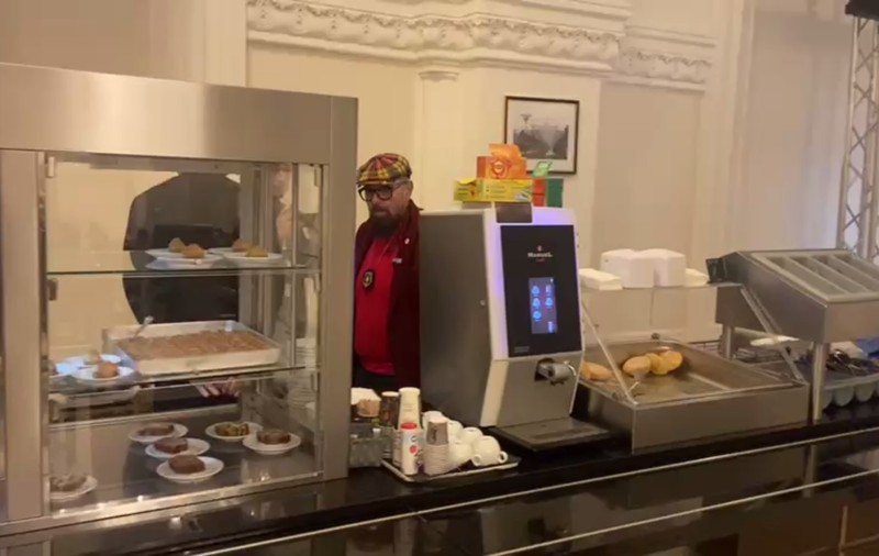 Contractul cu firma care deţine restaurantul din Parlament închis de Piedone va fi reziliat, a decis președintele Camerei Deputaților