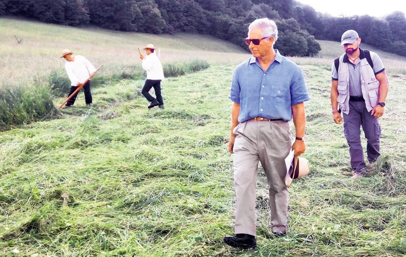 Prinţul Charles, în «inspecţie» pe proprietăţile din Ardeal