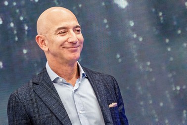 Jeff Bezos (58 de ani), fondatorul gigantului Amazon. Foto: Hepta