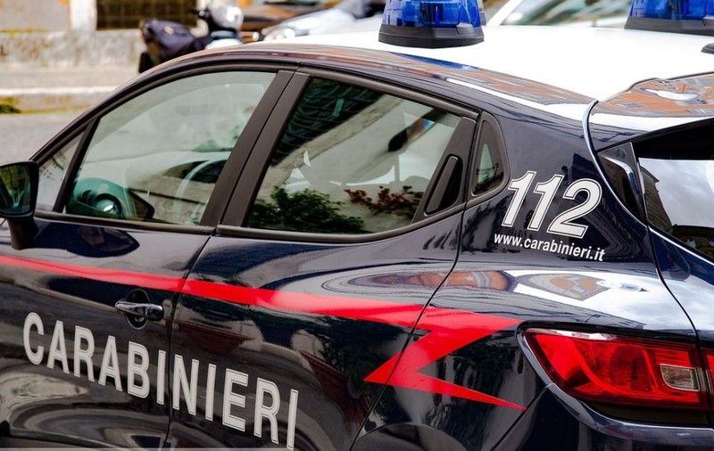 Doi români, soţ şi soţie, din Veneţia, bătuţi şi mutilaţi în propria casă de persoane mascate. Bărbatului i-au tăiat urechea
