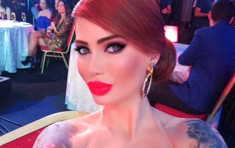 Maria de la “Insula Iubirii” a purtat cea mai decoltată rochie. Și-a etalat sânii fără nicio jenă