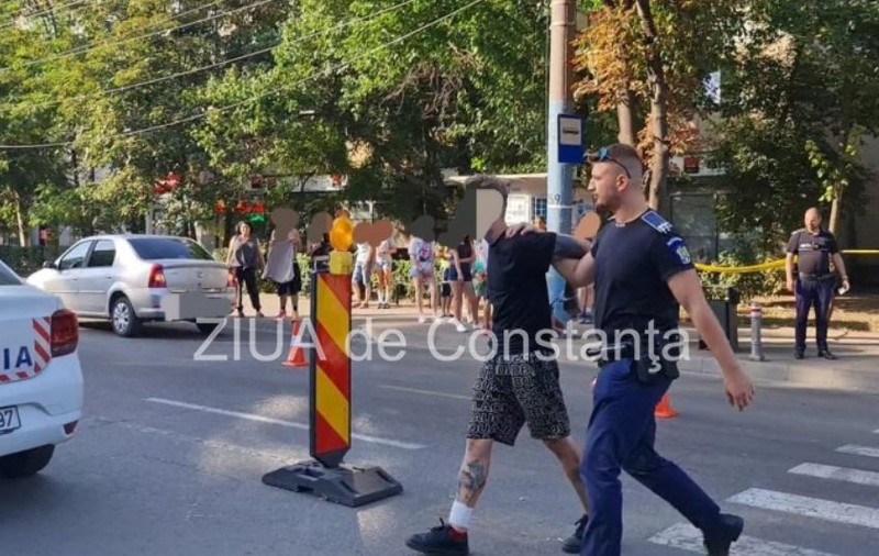 Un vârstnic din Constanța a murit după ce a fost împins în fața unei mașini de un tânăr cu care se certase în autobuz