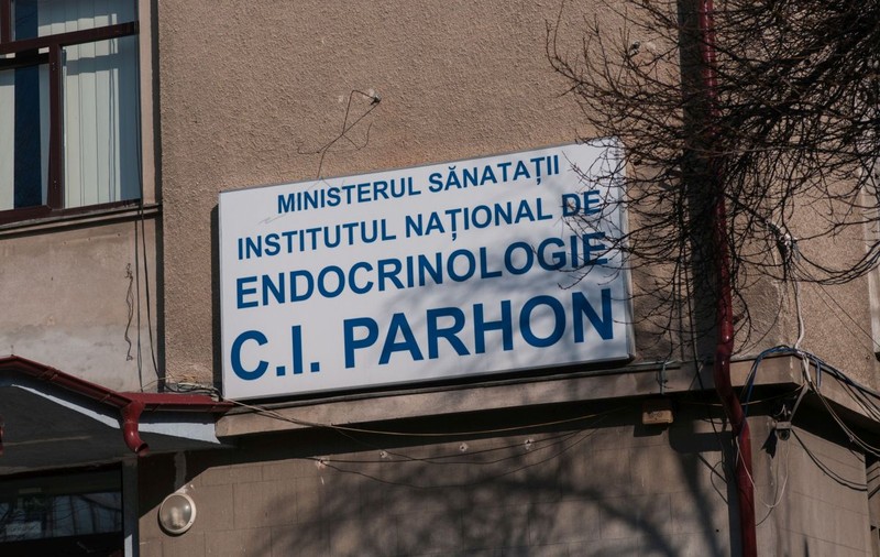 Un bărbat a contactat leptospiroză în timp ce lucra într-un subsol infectat. A fost adus la spitalul Parhon din Iași