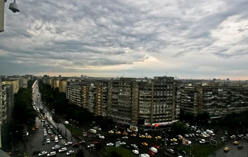 COD GALBEN de ploaie şi grindină în Capitală şi în judeţul Ilfov. Bucureștiul, inundat în unele zone