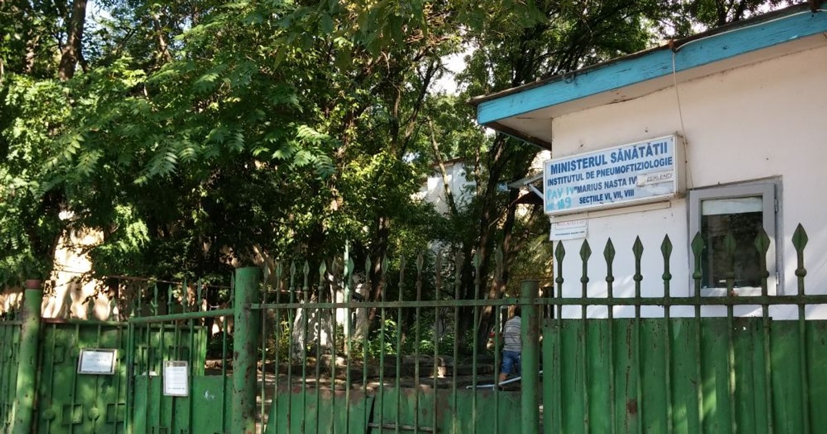 Institutul "Marius Nasta" - poartă intrare