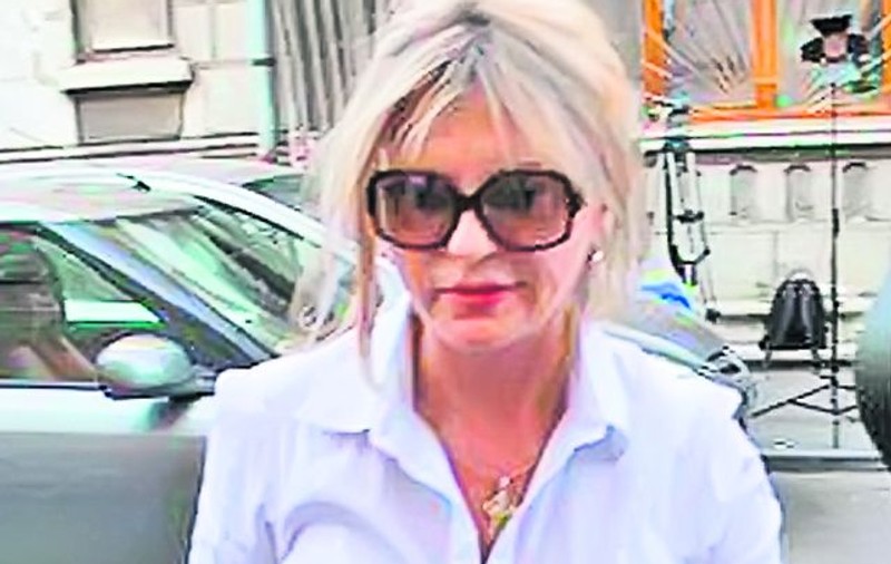 Judecătoarea arăta prin semne că acceptă şpaga!