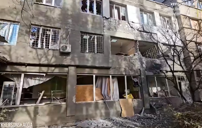 Rusia a bombardat un spital de copii din Herson, 9 oameni au fost răniți: „O nouă crimă de război”
