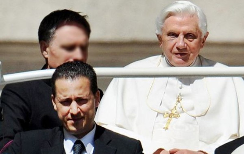 SCANDAL la Vatican! Asistentul Papei, JUDECAT pentru FURT