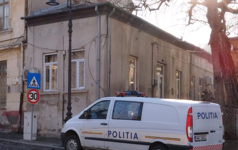 Seif gol, furat de la Primăria Slatina în timpul nopții. Poliția îi caută pe hoți