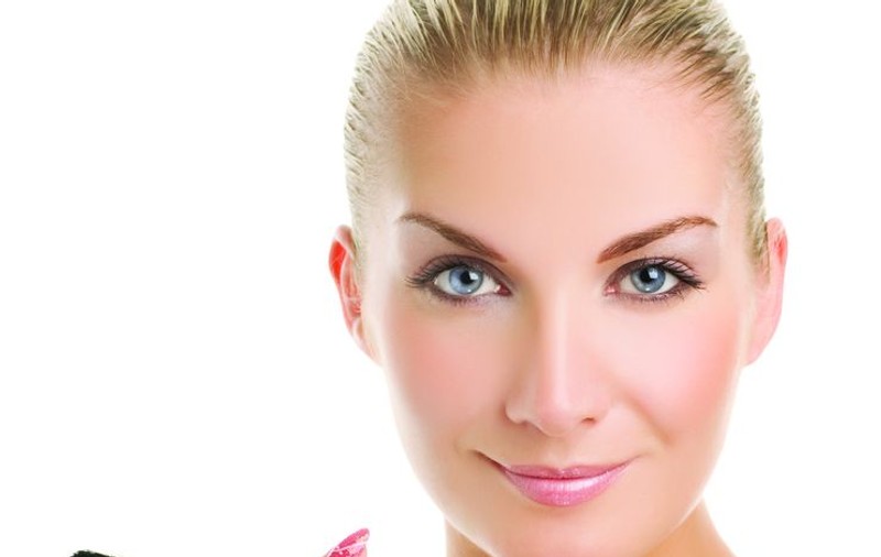 Toamna asta e simplu să fii la modă, machiajul natural e pe val