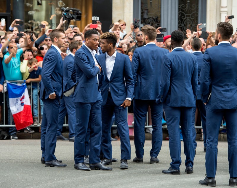 Euro 2016. Fotbaliștii naționalei Franței au luat masa cu președintele Francois Hollande