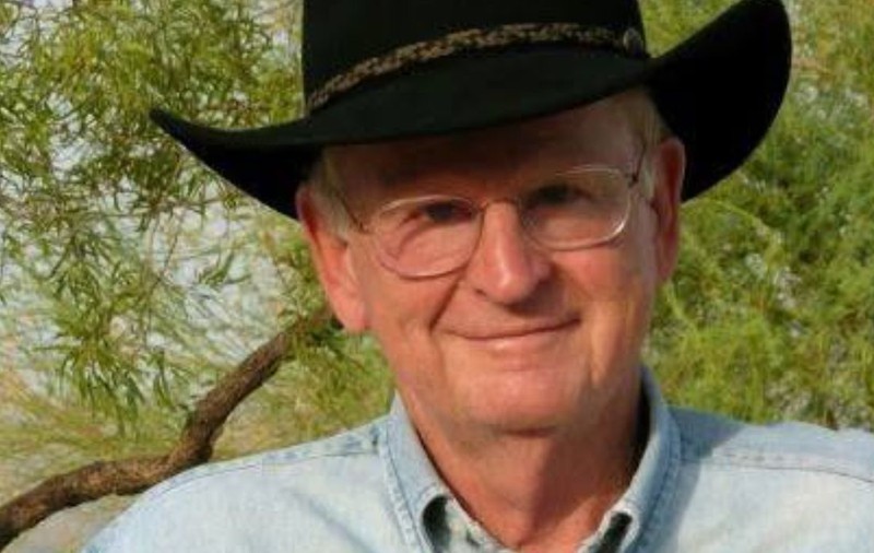 A murit „adevăratul Indiana Jones”, bărbatul care a căutat toată viața orașul antic Atlantida Nisipurilor. Nicholas Clapp avea 89 de ani