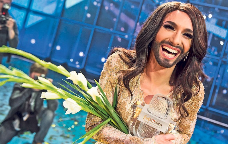 Conchita Wurst = Păsărica Cârnat